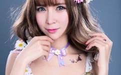 两个人一前一后中间